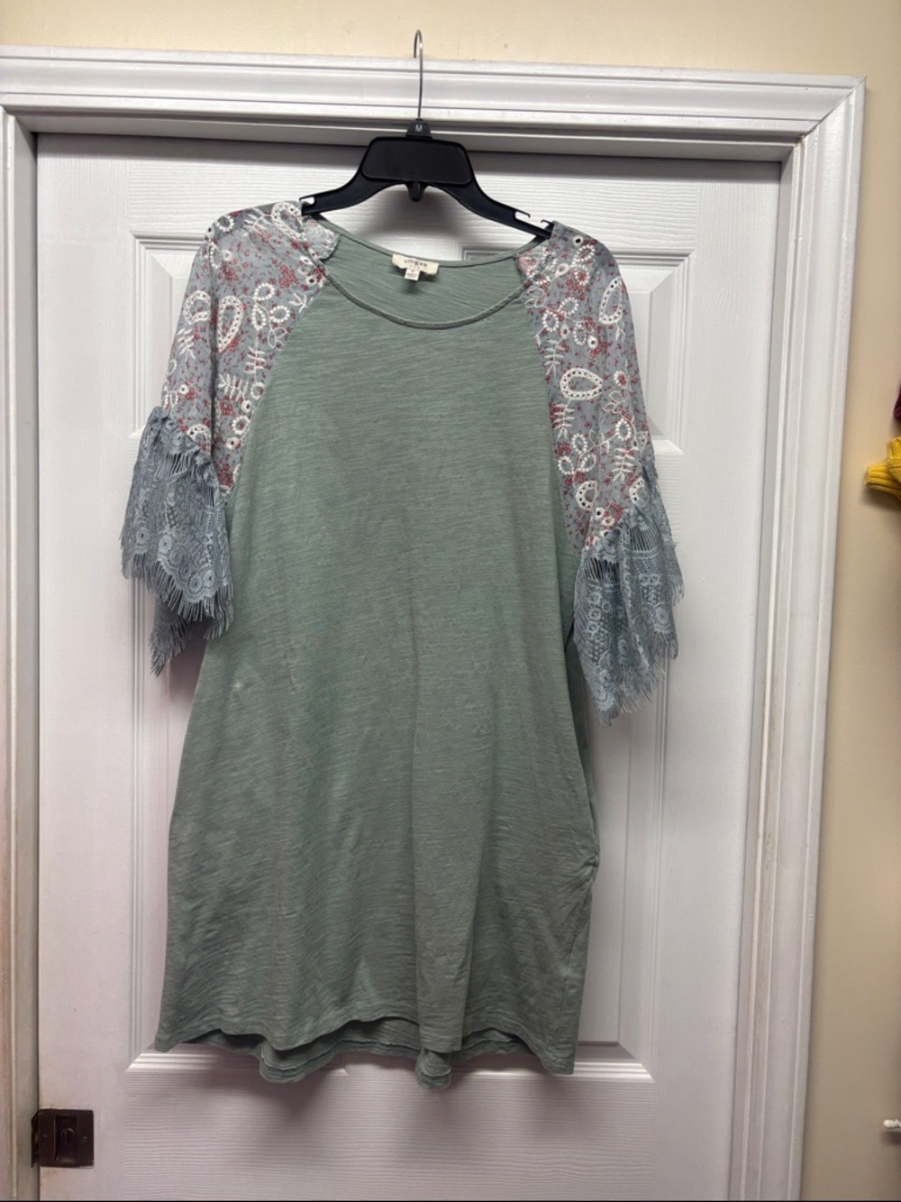Umgee Women's Sage Green Embroidered and Lace-Sleeve Dress with pockets Medium